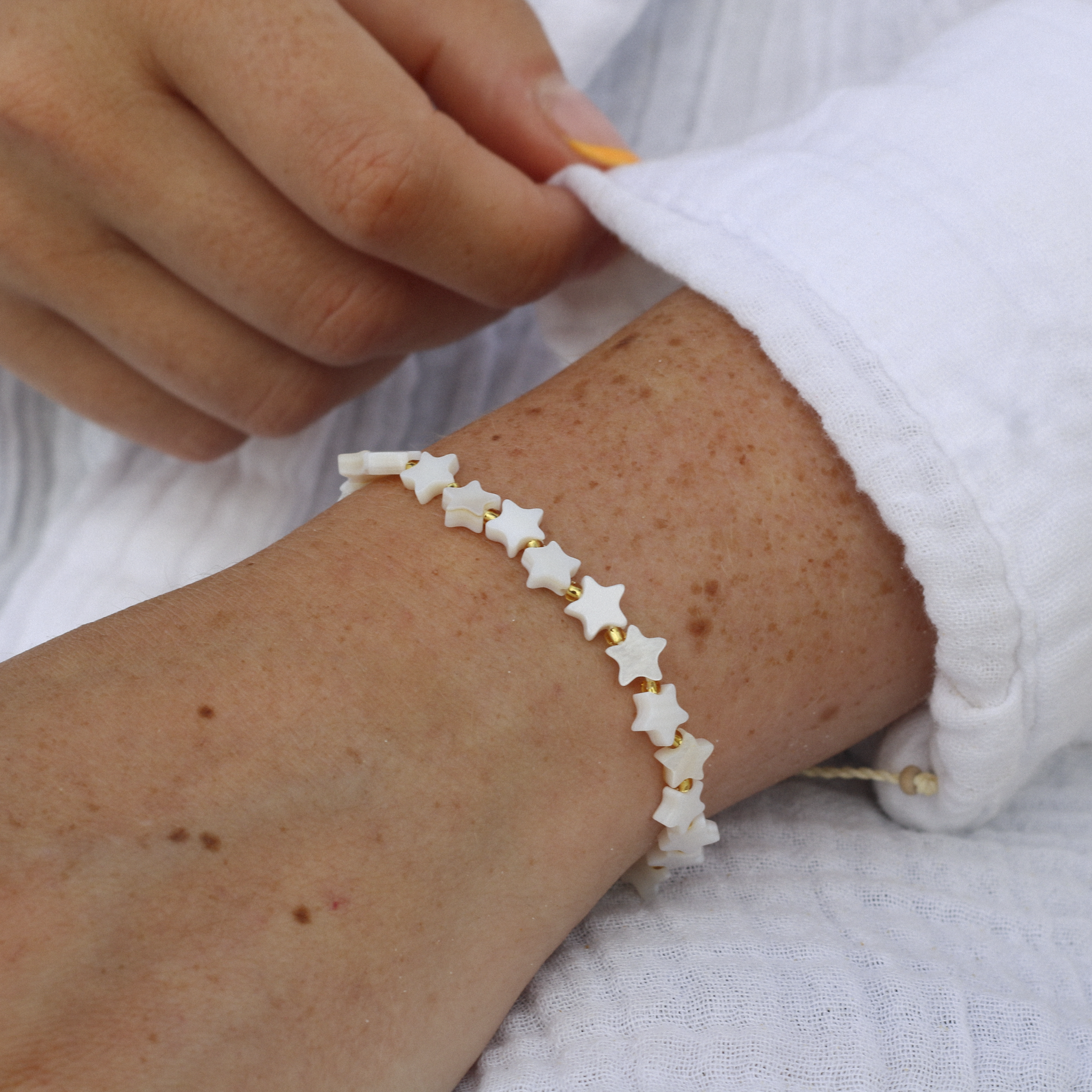 Surgawi Mother of Pearl Star Bracelet Pineapple Island
