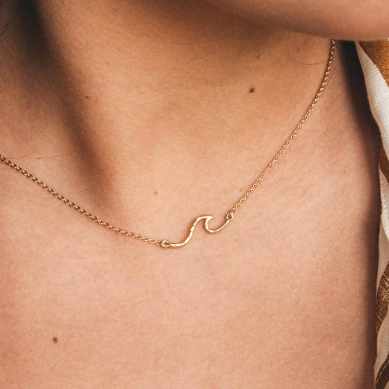 Gold 2025 wave necklace