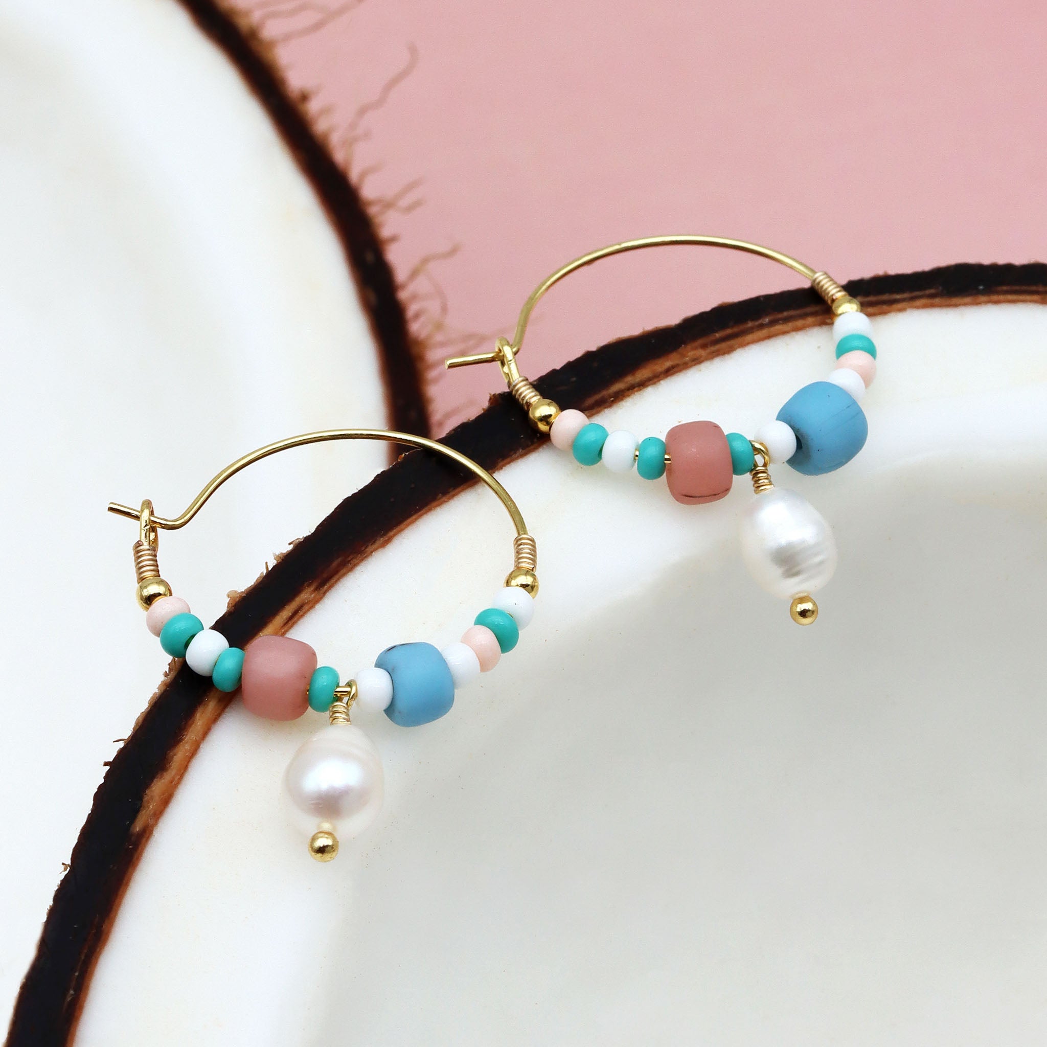 Giada Pecahan Titik Wire Hoop Earrings