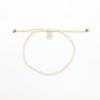 Alona Beach Shell Bracelet Set in white and natural tones with a glass starfish charm