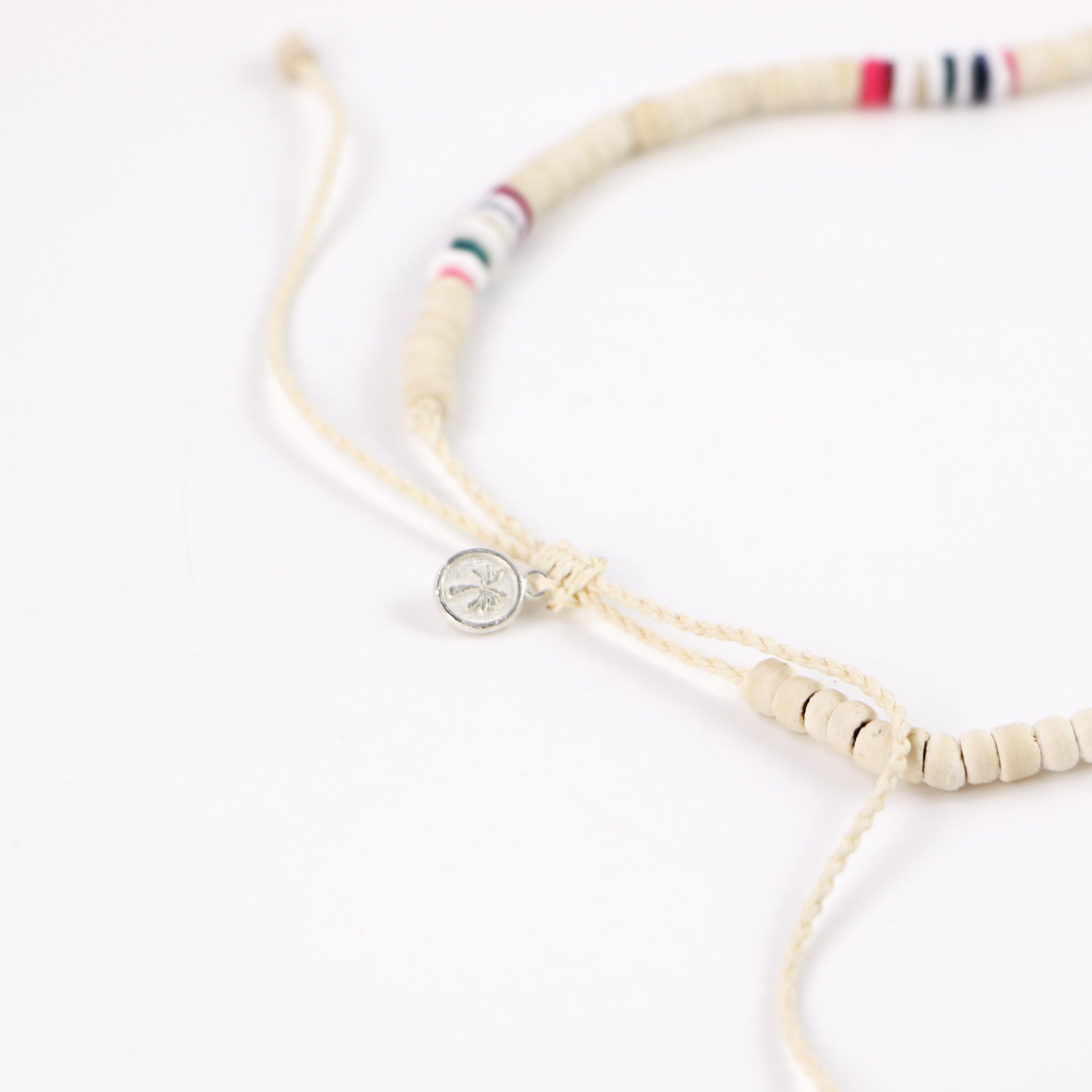 Putih Surf Bead Necklace