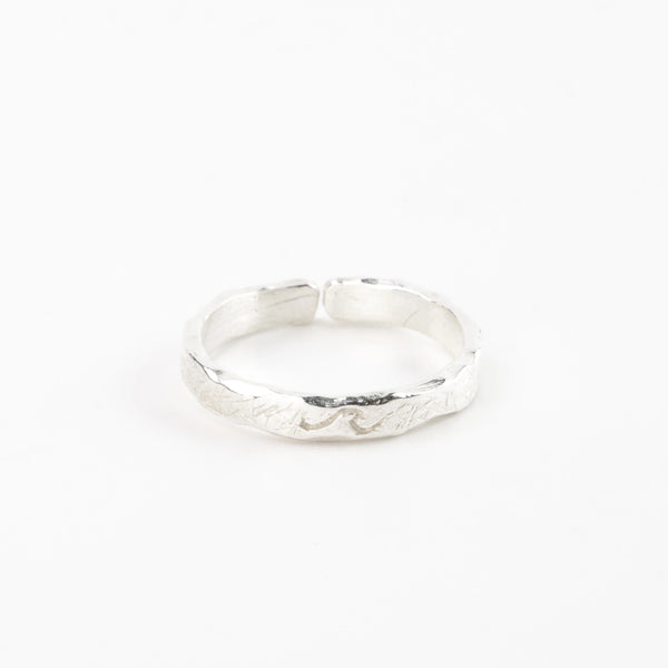 Flow With It Engraved Wave Toe Ring